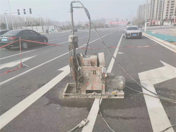 道真公路路面下沉沉降开裂注浆加固施工